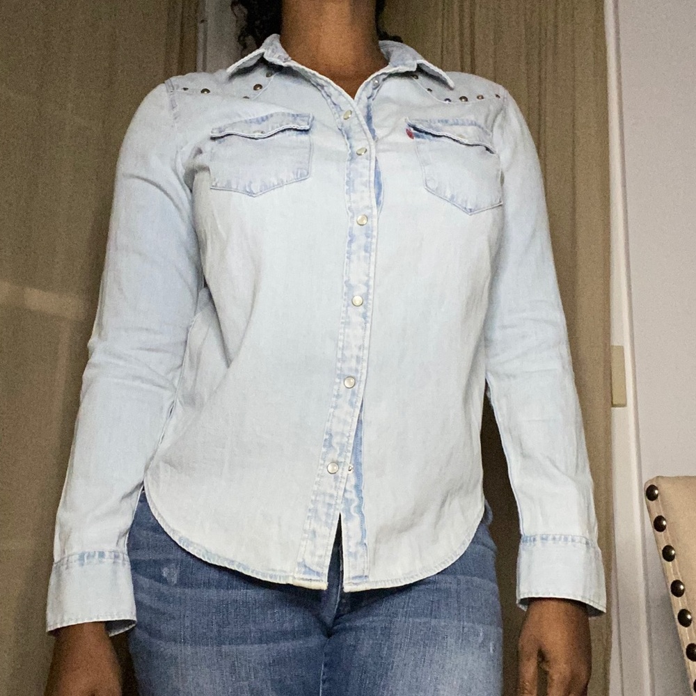 Levi’s Classic Fit Denim Shirt